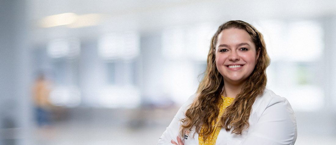 Photo of Lauren Mills